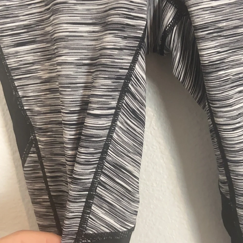 Z by Zella Black and gray leggings - Picture 5 of 11